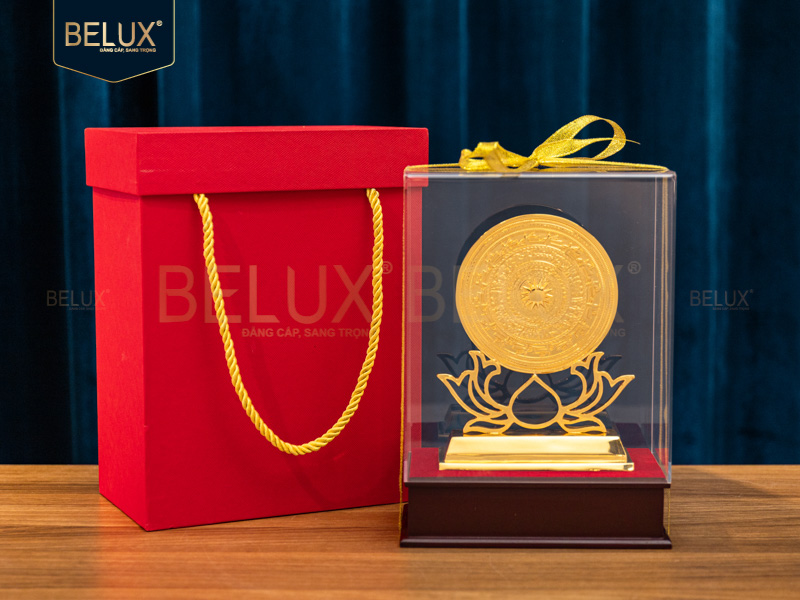 Biểu trưng mặt trống hoa sen mạ vàng 24k các kích thước